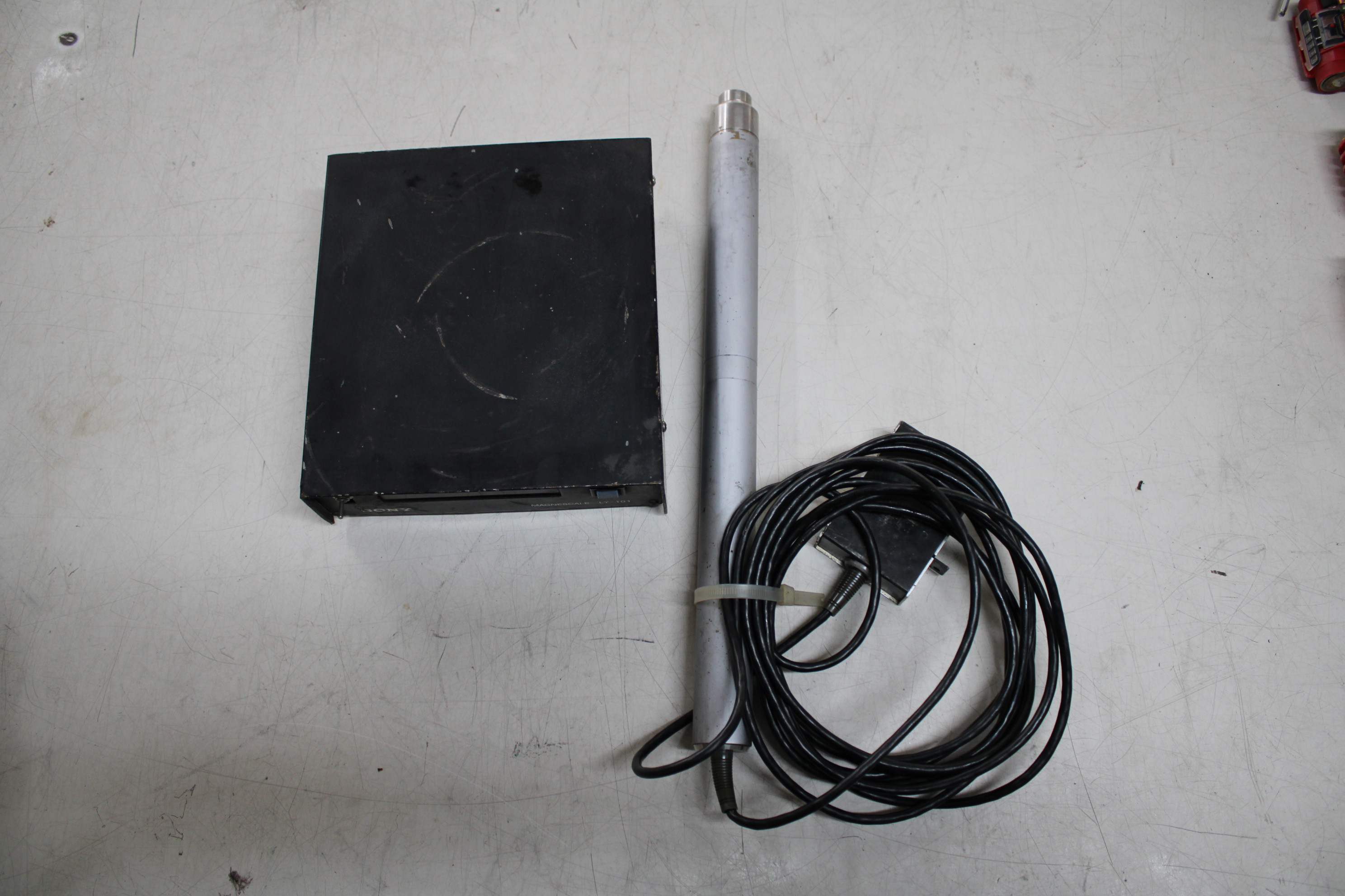 Sony Magnescale LY-101 Linear Scale Controller - Conectores | Sony LY-101