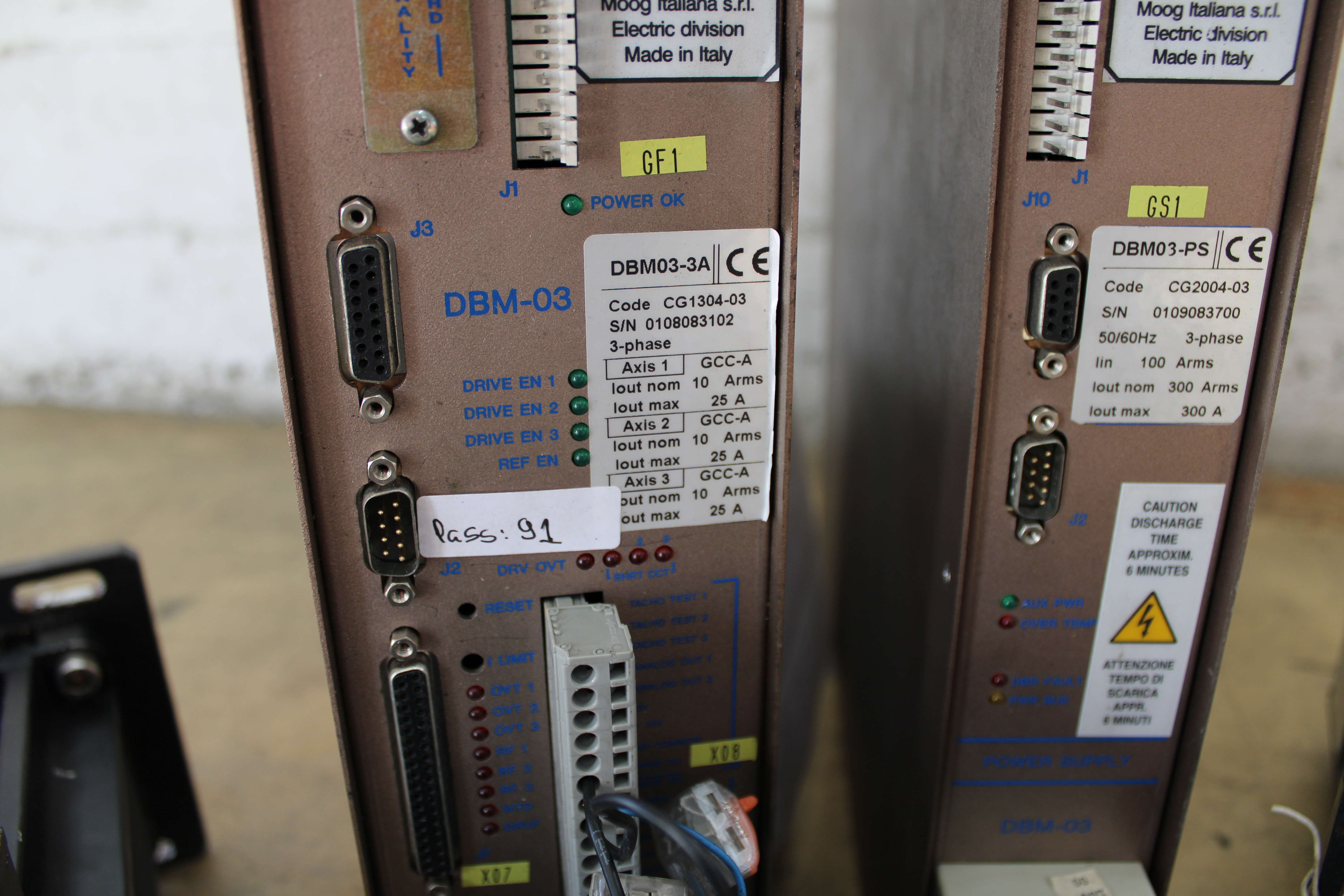 Lote de Sistema Servo Moog Vickers: 2x Servo Drives DBM + 3x Servomotores Brushless - Detalhes | Outras Marcas  Servo Drives série DBM (01 e 03)