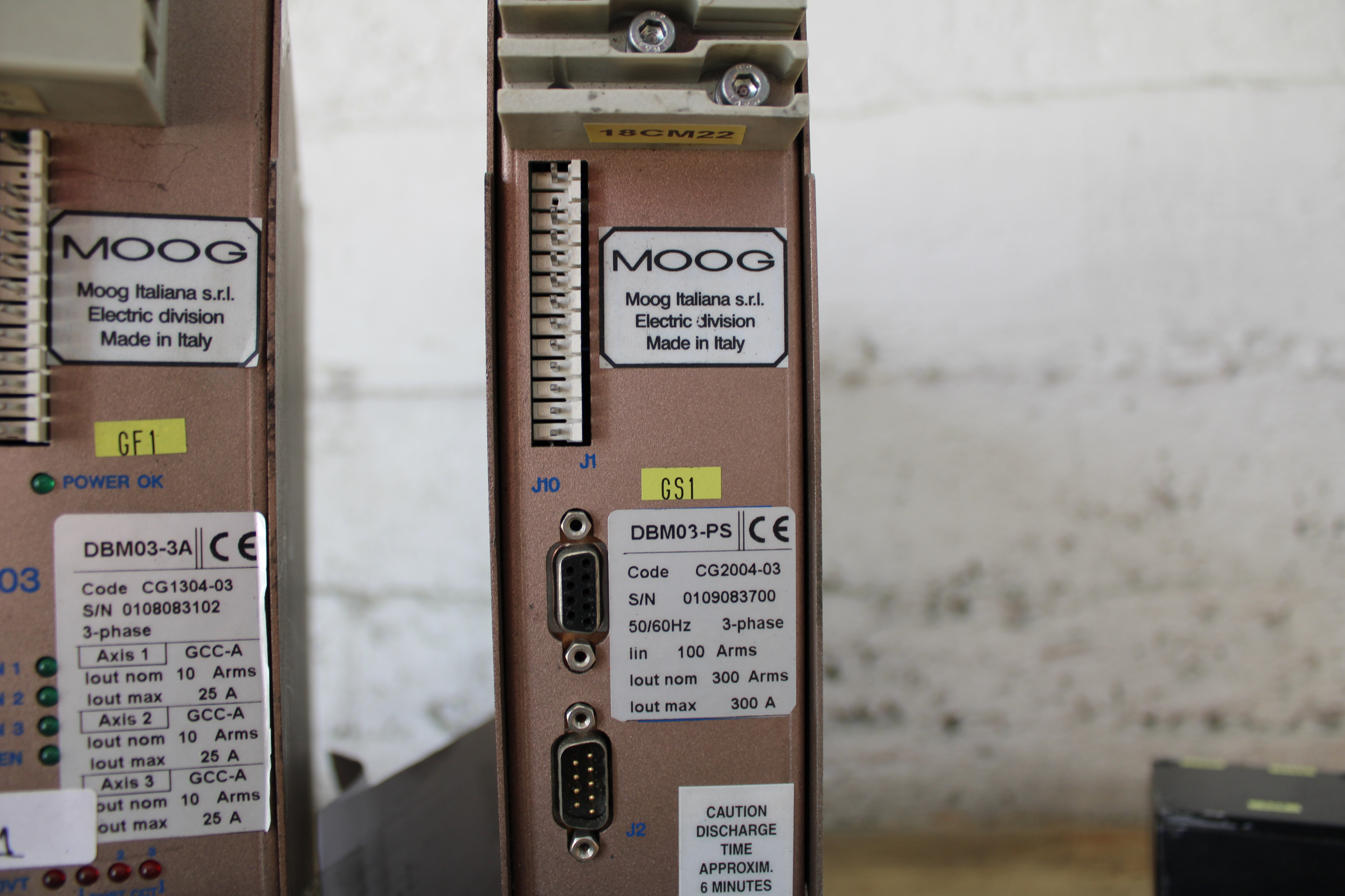 Lote de Sistema Servo Moog Vickers: 2x Servo Drives DBM + 3x Servomotores Brushless - Etiqueta | Outras Marcas  Servo Drives série DBM (01 e 03)