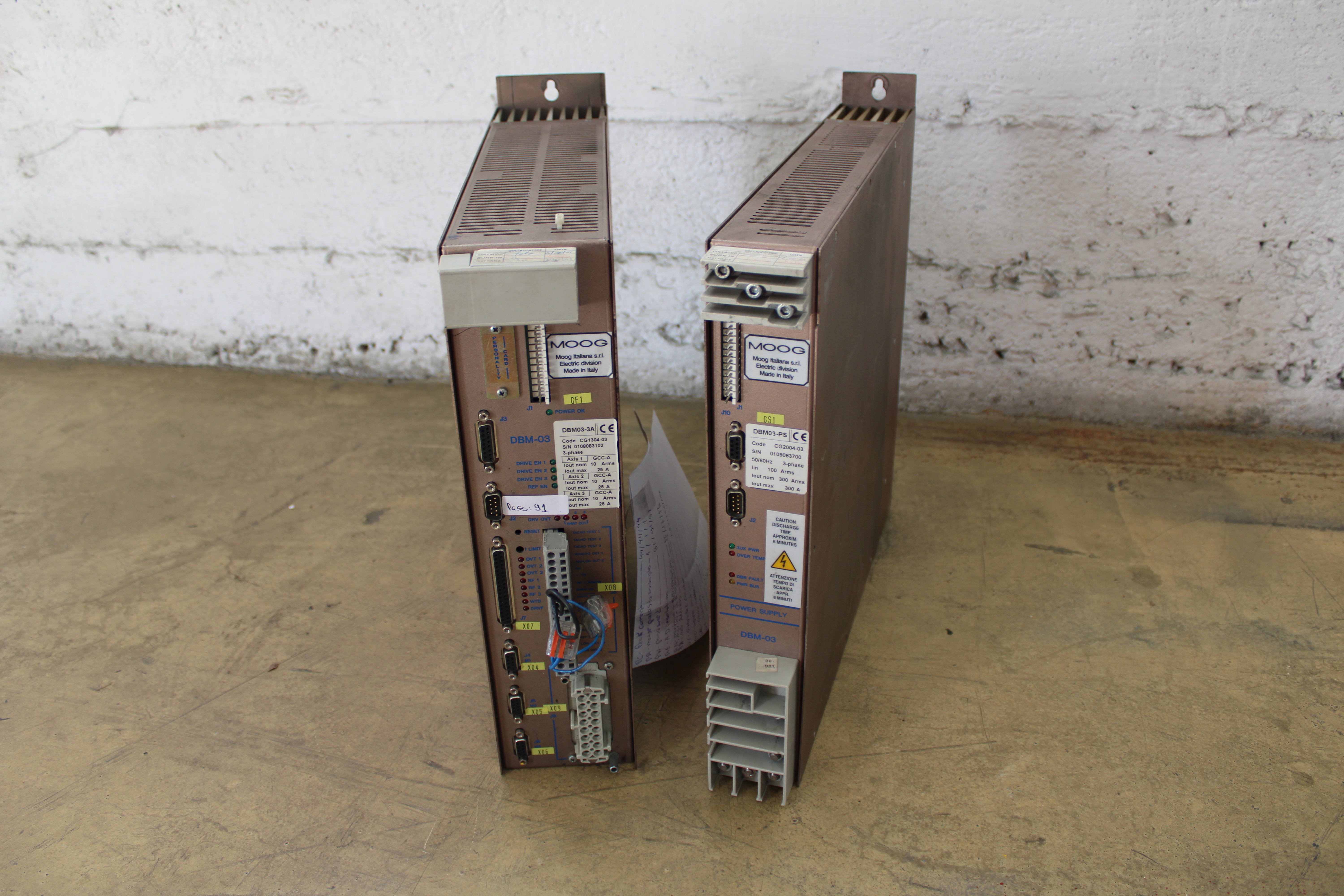 Lote de Sistema Servo Moog Vickers: 2x Servo Drives DBM + 3x Servomotores Brushless - Dimensões | Outras Marcas  Servo Drives série DBM (01 e 03)